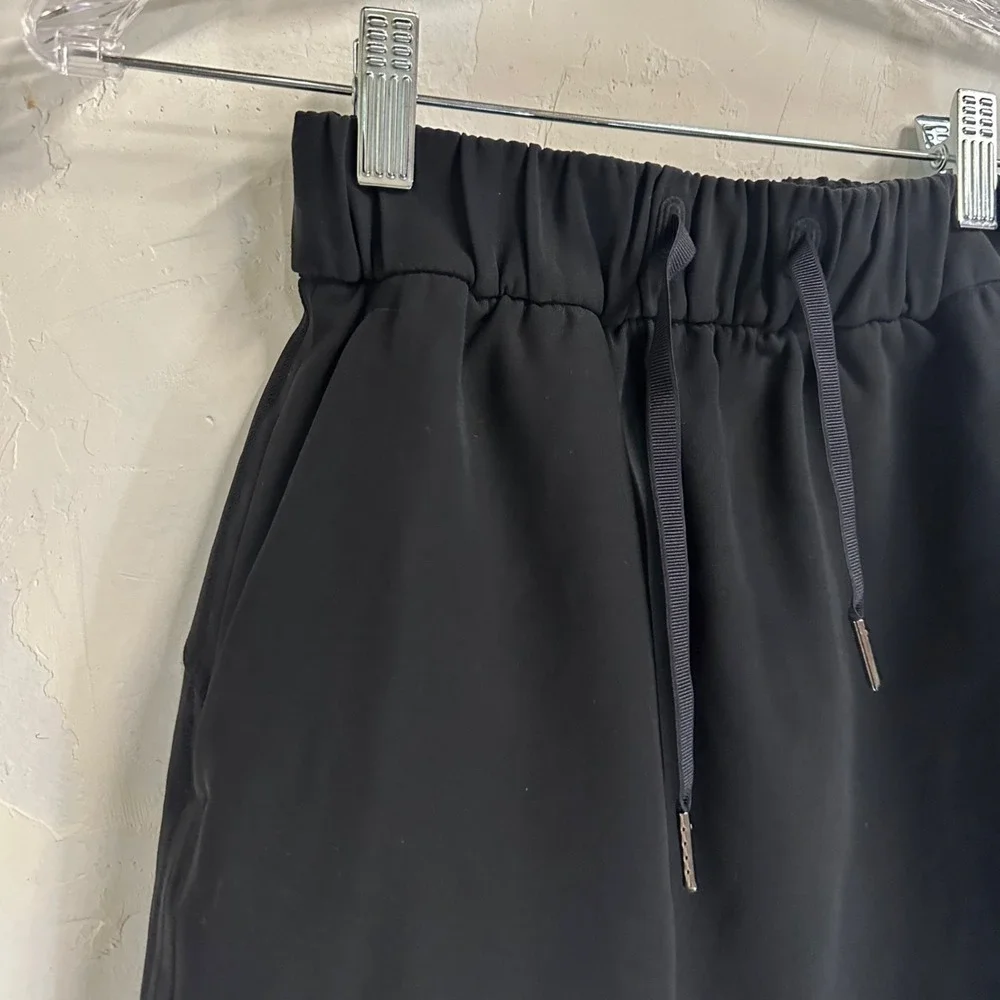 Lululemon Athletic On The Fly Skirt Black Drawstring Pockets Women's 2 Tennis